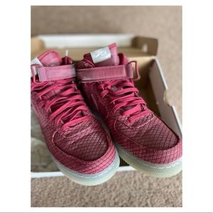 ✨The Nike Air Force 1 MID 07 LV8✨